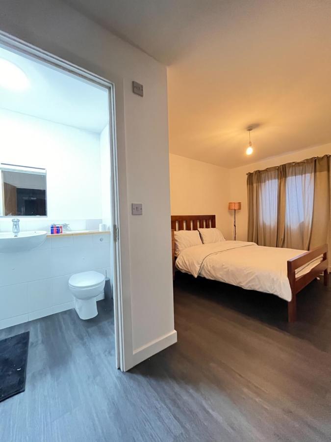 Spacious London Apartment 5 Min Walk To Leytonstone Underground Station And 5 Stops To Zone 1 Экстерьер фото